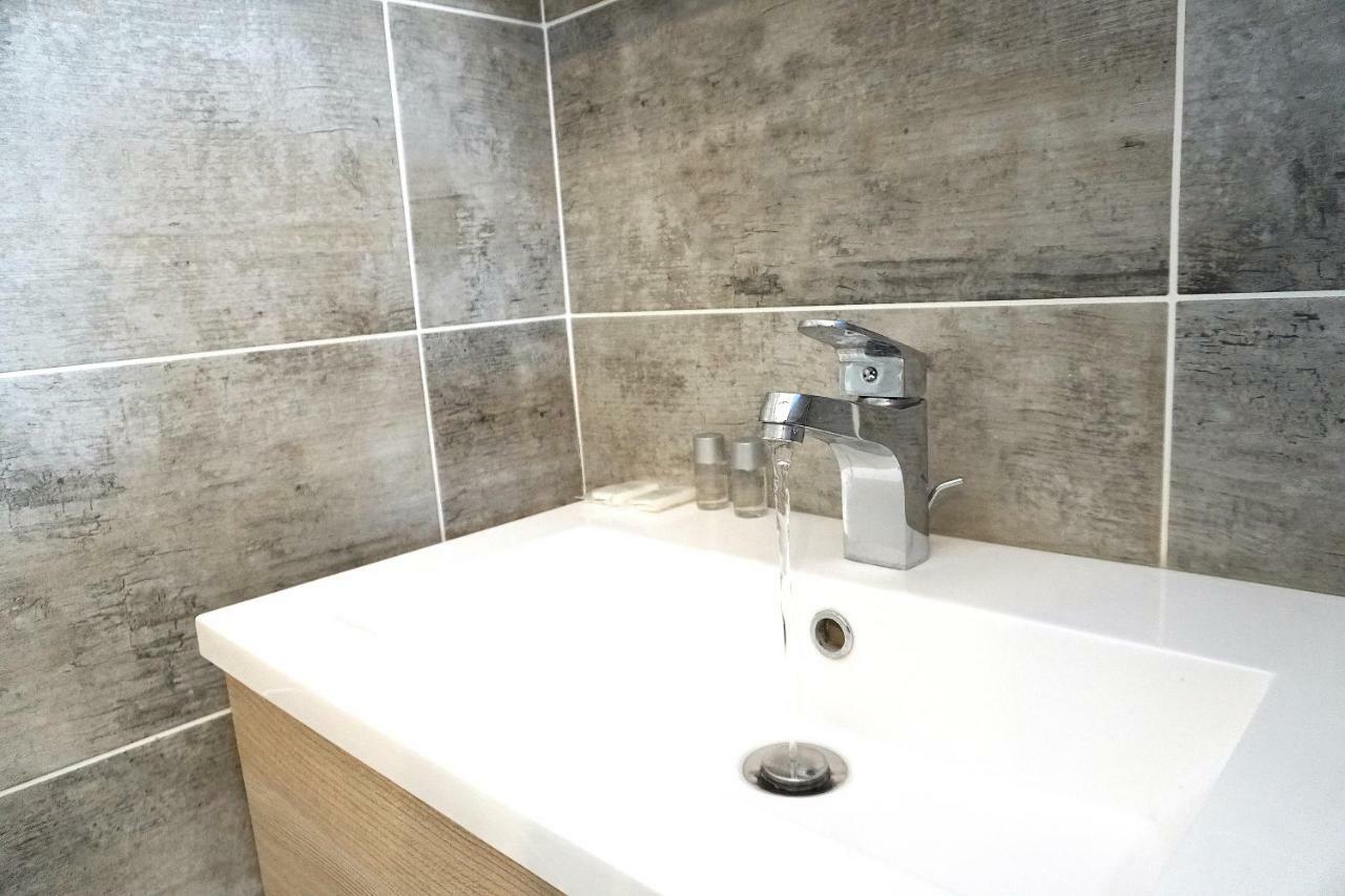 Terrasse - Parking Prive - Proche Ligne 1 Apartment *